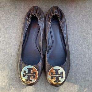 Black shoes Women s Fashion Shoes Flats Sandals on Carousell Black shoes Women s Fashion Shoes Flats Sandals on Carousell